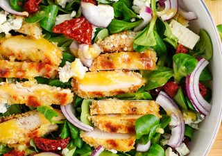 Sałatka z grillowanym kurczakiem i roszponką