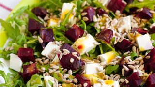 Sałatka z fetą i burakiem