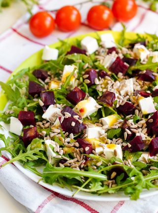 Sałatka z fetą i burakiem