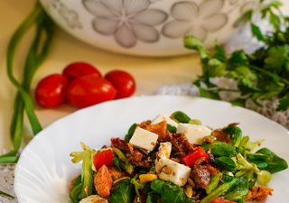 Sałatka z kurczakiem i roszponką