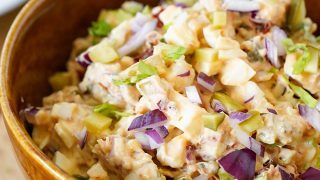 Sałatka z suszonymi pomidorami i jajkiem