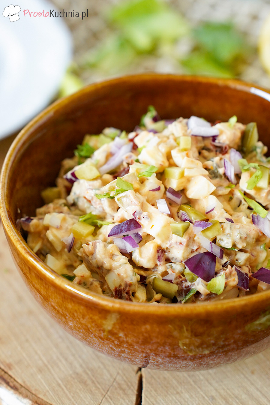 Sałatka z suszonymi pomidorami i jajkiem