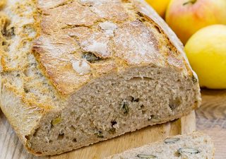 Prosty przepis na domowy chleb z naczynia