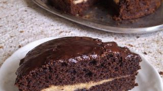 Ciasto czekoladowe z kremem – wilgotne, wysokie i pyszne