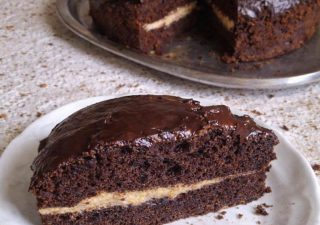 Ciasto czekoladowe z kremem – wilgotne, wysokie i pyszne