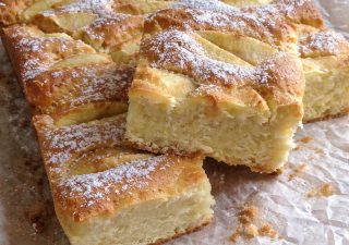 Ciasto jogurtowe z jabłkami na dużą blaszkę