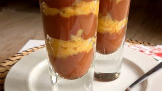 DESER Z KREMEM CZEKOLADOWYM I PRAŻONYMI JABŁKAMI