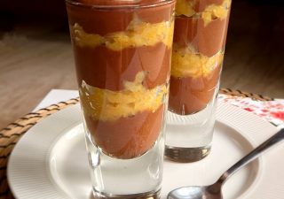 DESER Z KREMEM CZEKOLADOWYM I PRAŻONYMI JABŁKAMI