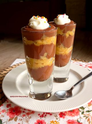 DESER Z KREMEM CZEKOLADOWYM I PRAŻONYMI JABŁKAMI