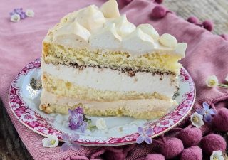 Torcik z kremem śmietankowo-kawowym