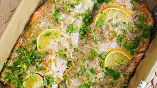 Łosoś pieczony w porach