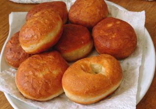 Domowe pączki na smalcu – miękkie, lekkie i zawsze udane