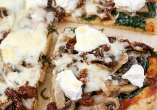 Pizza twarogowa ze szpinakiem i ricottą – szybka i lekka