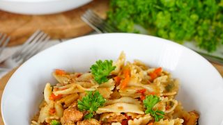 Makaron z kurczakiem po chińsku