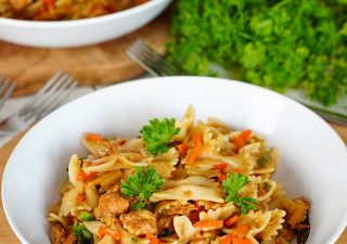 Makaron z kurczakiem po chińsku