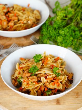 Makaron z kurczakiem po chińsku