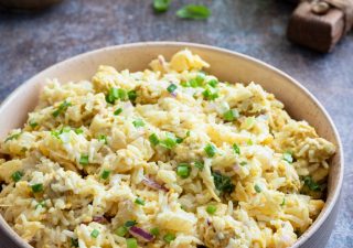 Sałatka z kurczakiem, ananasem i ryżem