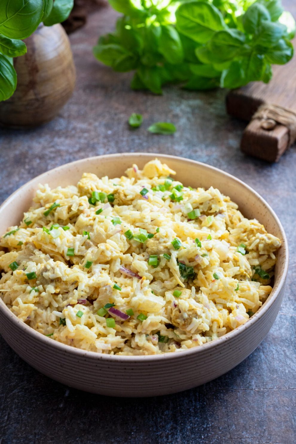 Sałatka z kurczakiem, ananasem i ryżem