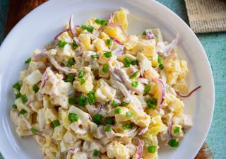 Sałatka ziemniaczana z wędzonym kurczakiem