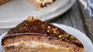 Zimowy torcik z jabłkami i kremem orzechowym