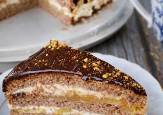 Zimowy torcik z jabłkami i kremem orzechowym