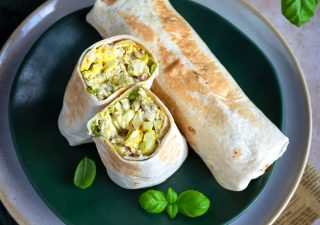 Tortilla z kurczakiem i jabłkiem