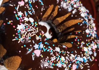 Babka piaskowa na majonezie z kakao i polewą kakaową