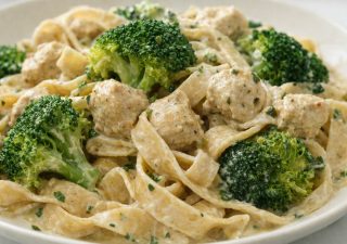 Makaron z kurczakiem i brokułem – szybki obiad
