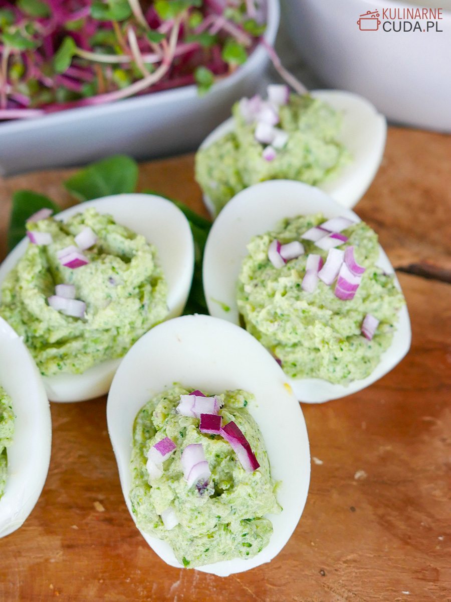 Jajka nadziewane pastą z brokuła