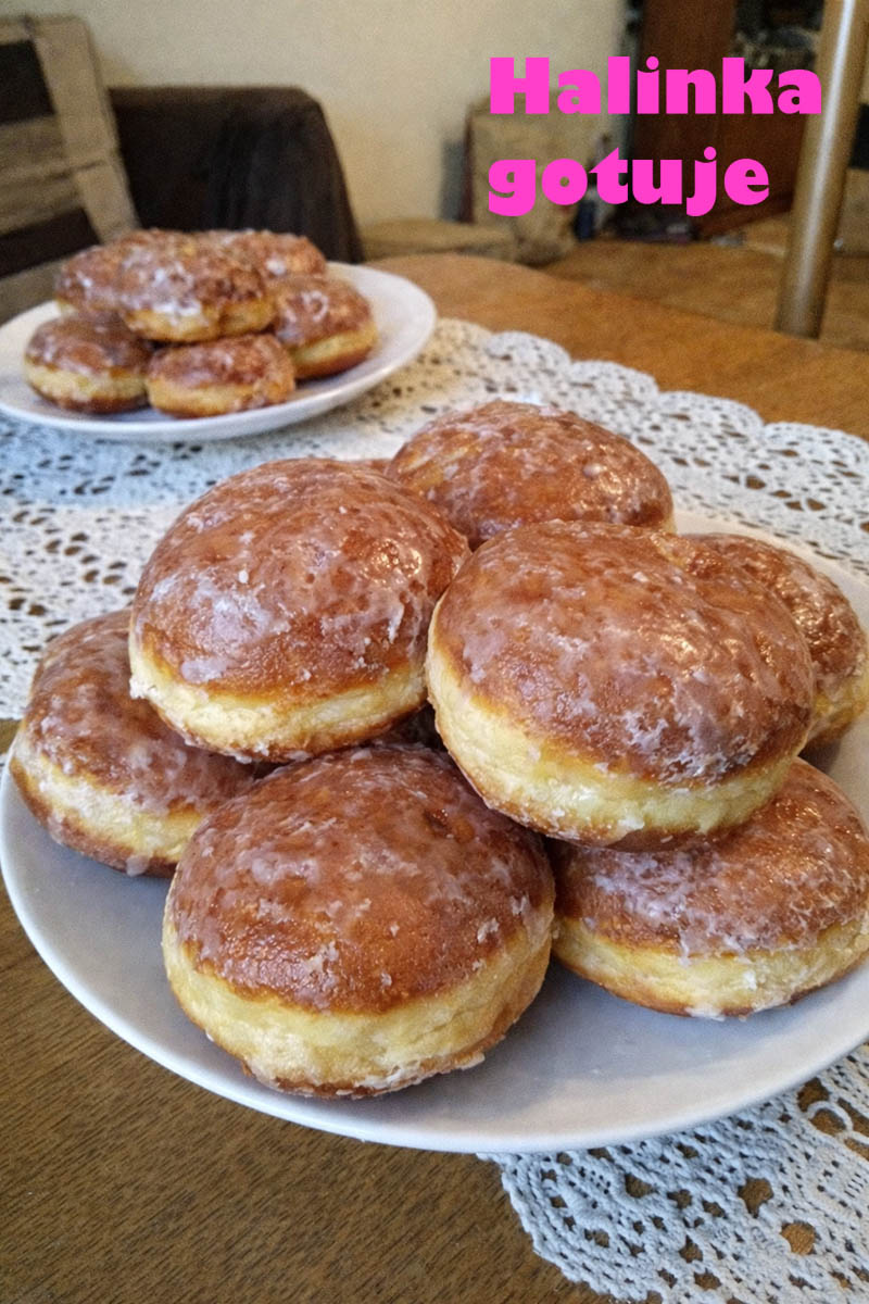 Pączki z marmoladą różaną i lukrem – miękkie, puszyste i domowe