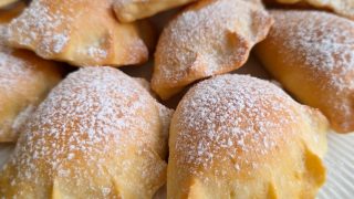 PIECZONE PIEROGI Z JABŁKIEM PRAŻONYM