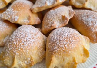 PIECZONE PIEROGI Z JABŁKIEM PRAŻONYM