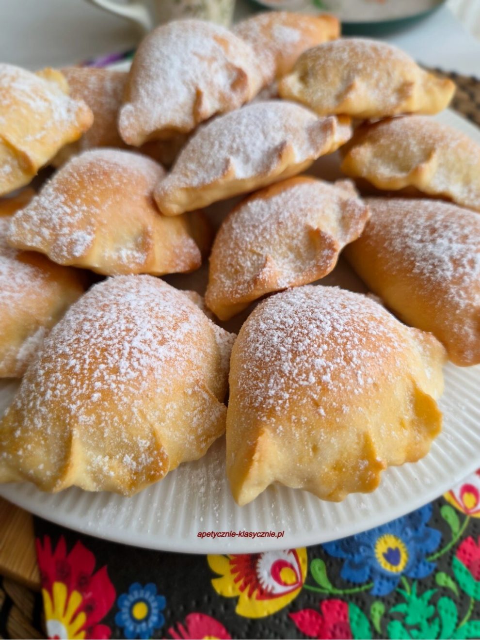 PIECZONE PIEROGI Z JABŁKIEM PRAŻONYM