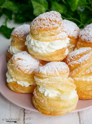 Ptysie z ciasta francuskiego