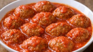 Pulpety w sosie pomidorowym – miękkie, delikatne i pełne smaku