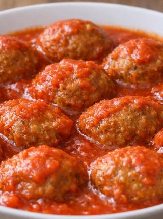 Pulpety w sosie pomidorowym – miękkie, delikatne i pełne smaku