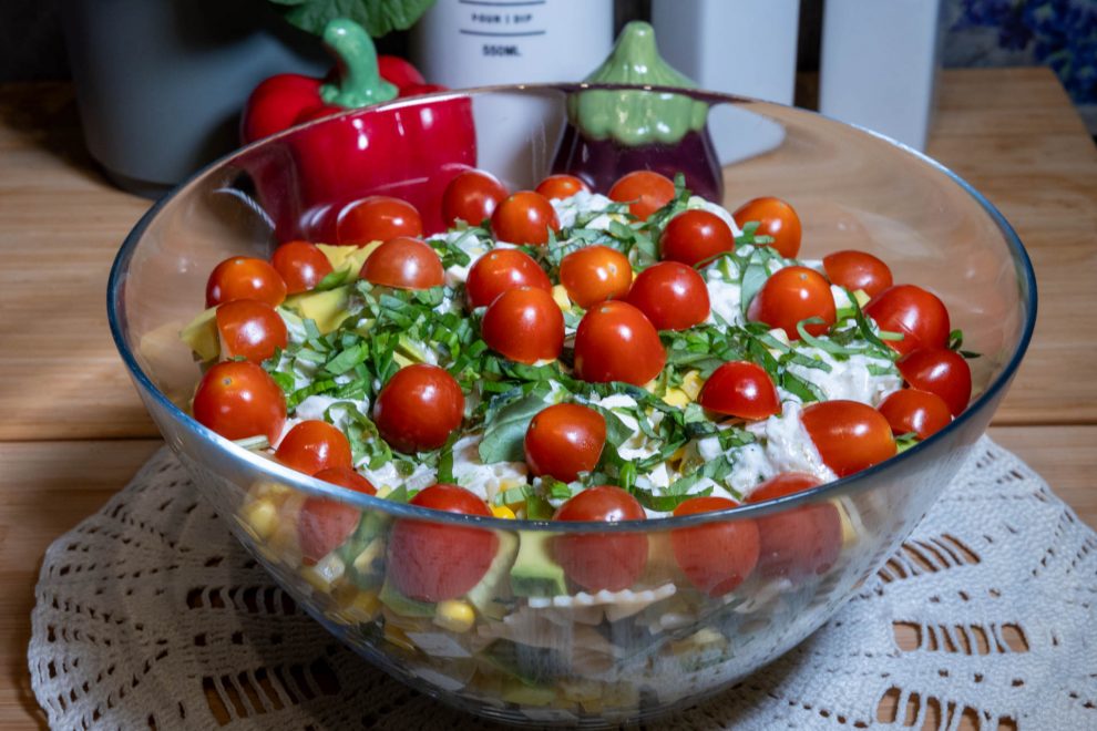 Sałatka makaronowa z awokado