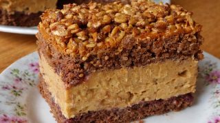 Słonecznikowiec – domowe ciasto z kremem i chrupiącym słonecznikiem