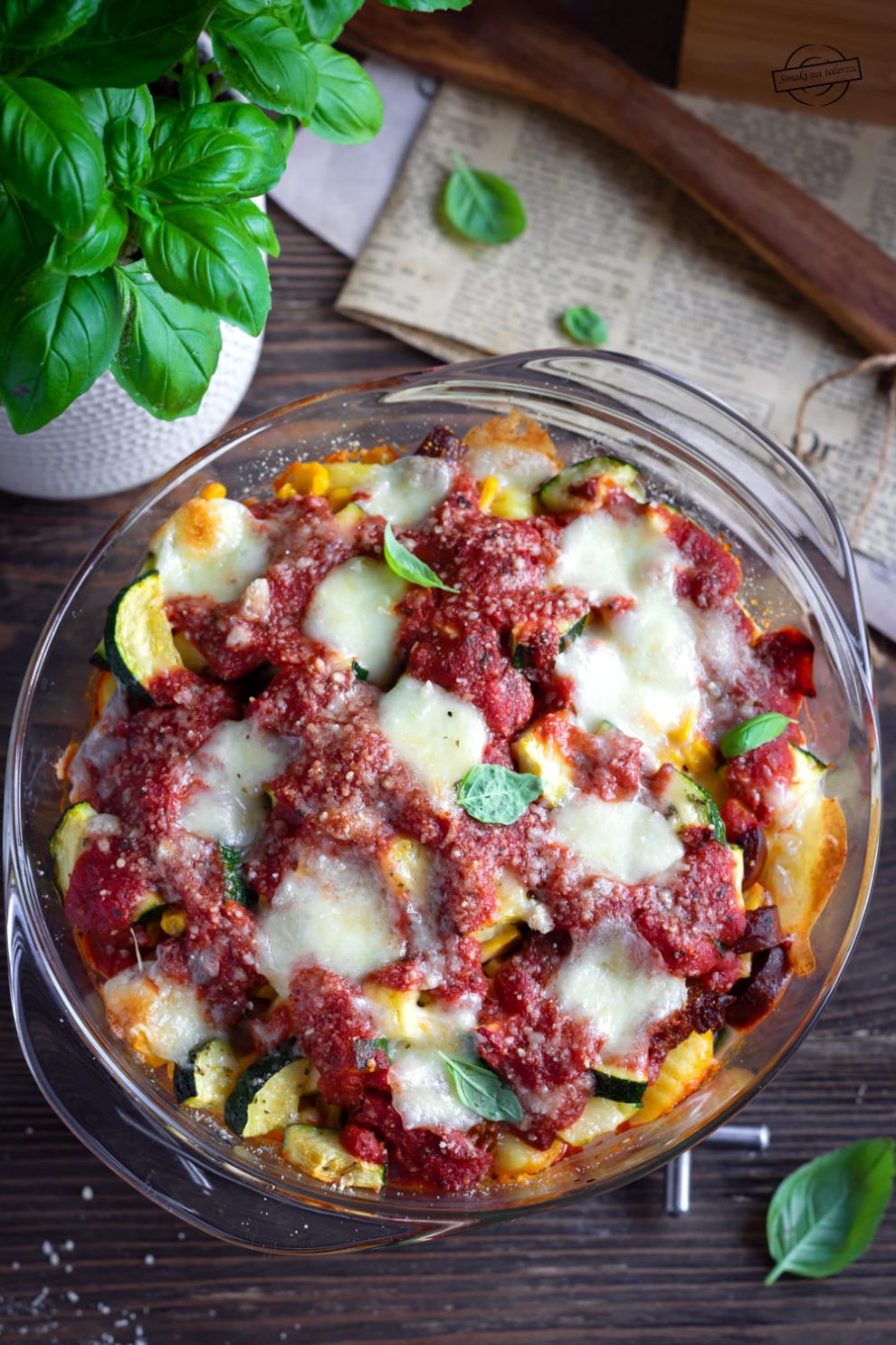 Gnocchi zapiekane z chorizo w pomidorowym sosie