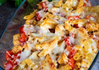 Zapiekanka makaronowa z kurczakiem i papryką