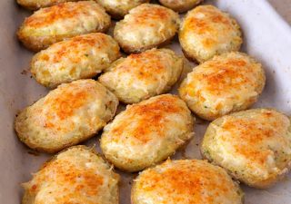 Ziemniaki łódeczki z serem – domowy hit z piekarnika