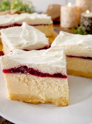 Sernik śmietankowy jak z cukierni – prosty domowy przepis