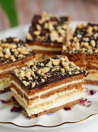 Przekładaniec z mlecznym kremem bez pieczenia