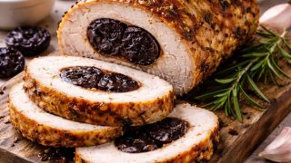 Schab faszerowany suszoną śliwką