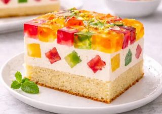 Śmietanowiec z galaretkami