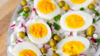 Jajka w sosie jogurtowo-warzywnym