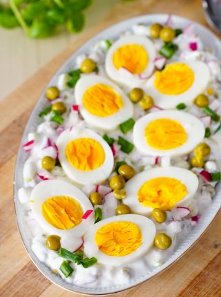 Jajka w sosie jogurtowo-warzywnym