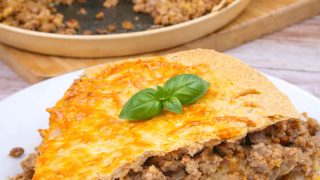 Torcik z tortilli z mięsem mielonym – szybki i smaczny obiad z piekarnika