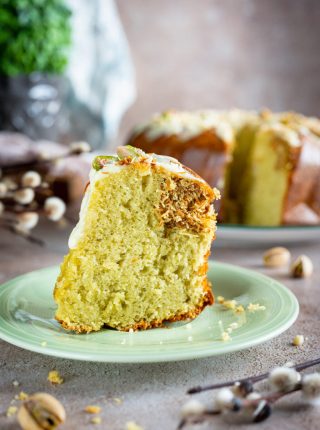 Babka pistacjowa z chrupiącym kataifi