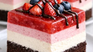 Ciasto Truskawkowa Rozkosz – warstwowe, kremowe i efektowne na każdą okazję